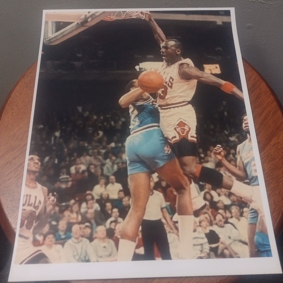 MICHAEL JORDAN SIGNATURE ENGRAVED BULLS MEMORABILIA RETIREMENT COIN&COA &POSTERS - Picture 14 of 17